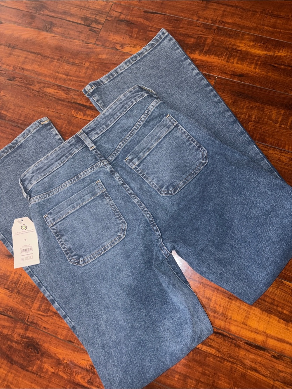 Time and Tru Women's Patch Pocket Flare Jeans, 31" Inseam, Sizes 2 - Picture 3 of 7